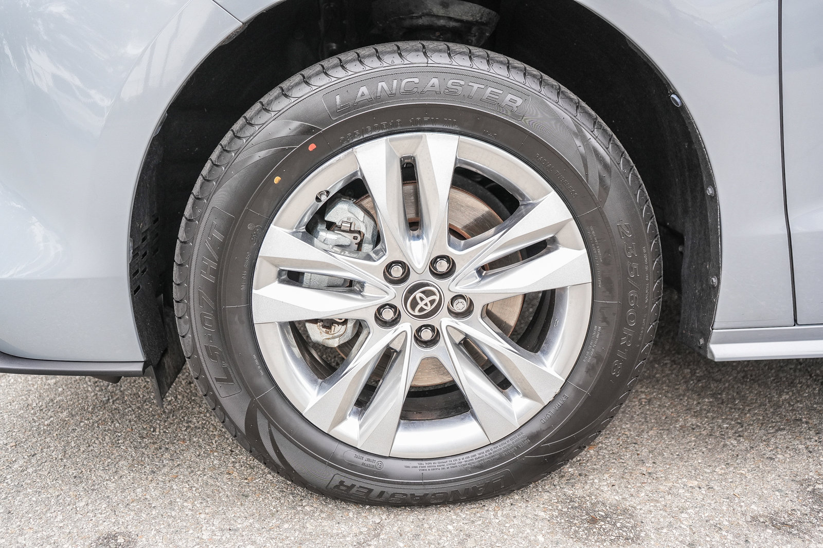 Used 2023 Toyota Sienna XLE Woodland Edition image 11