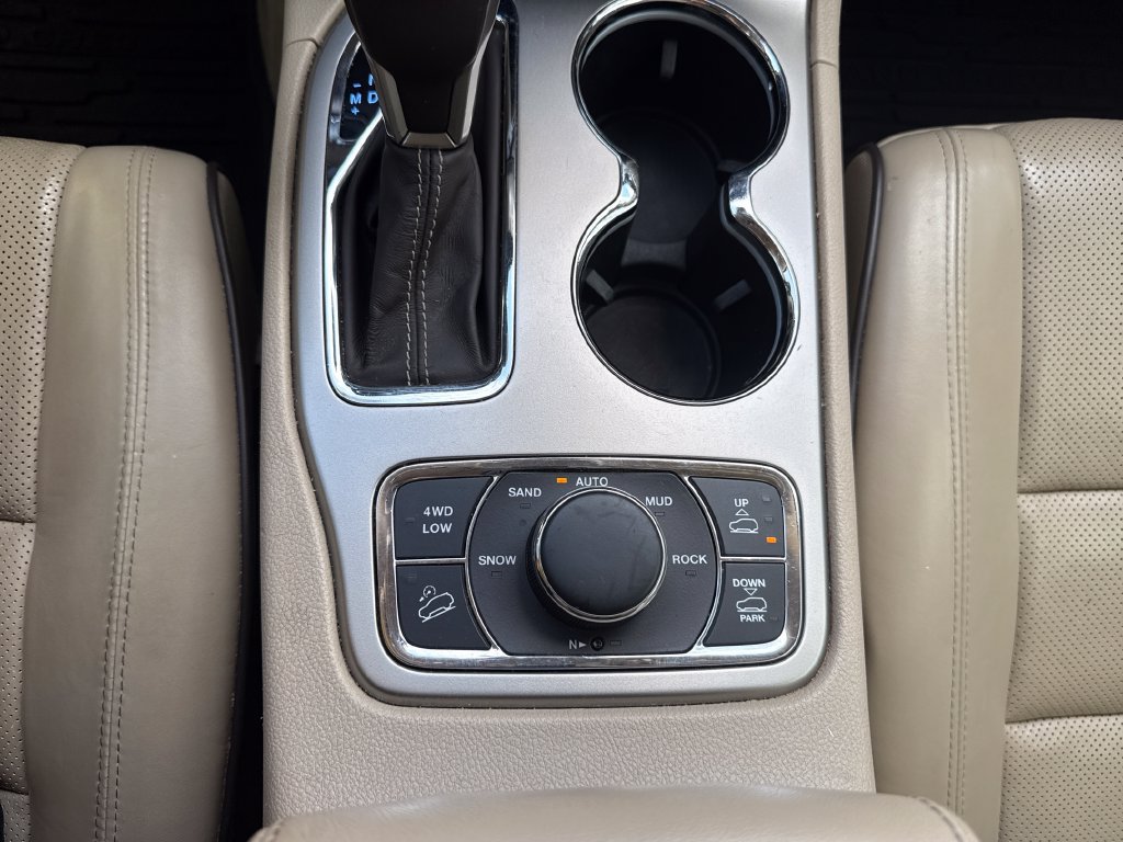 Used 2017 Jeep Grand Cherokee Overland w/ Jeep Active Safety Group AWD/4WD image 23