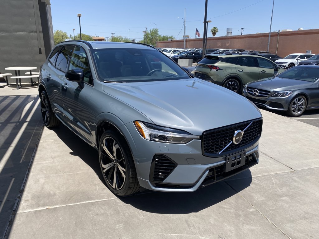 Used 2022 Volvo XC60 T8 R-Design w/ Advanced Package AWD/4WD image 6