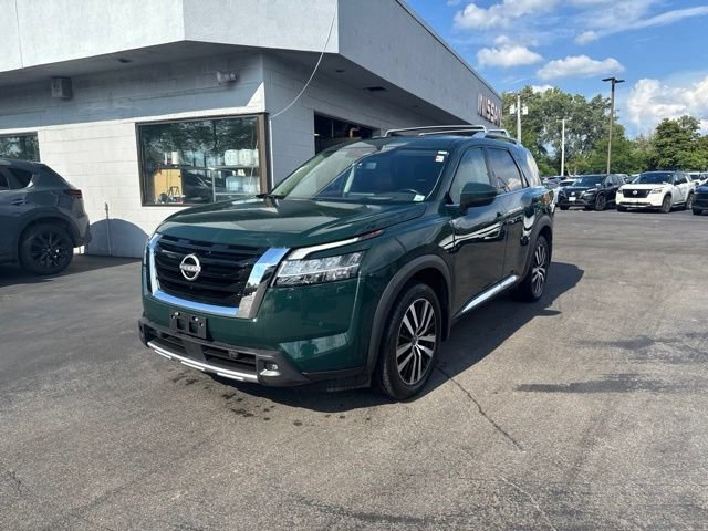 Used 2023 Nissan Pathfinder Platinum AWD/4WD image 5