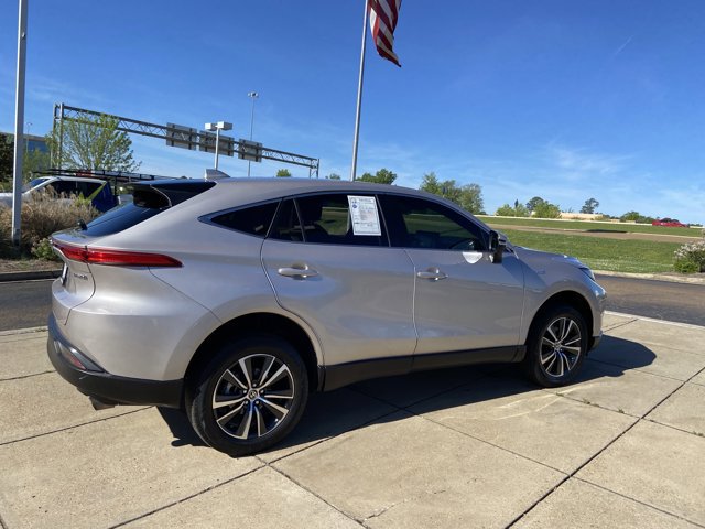 Used 2021 Toyota Venza LE image 12