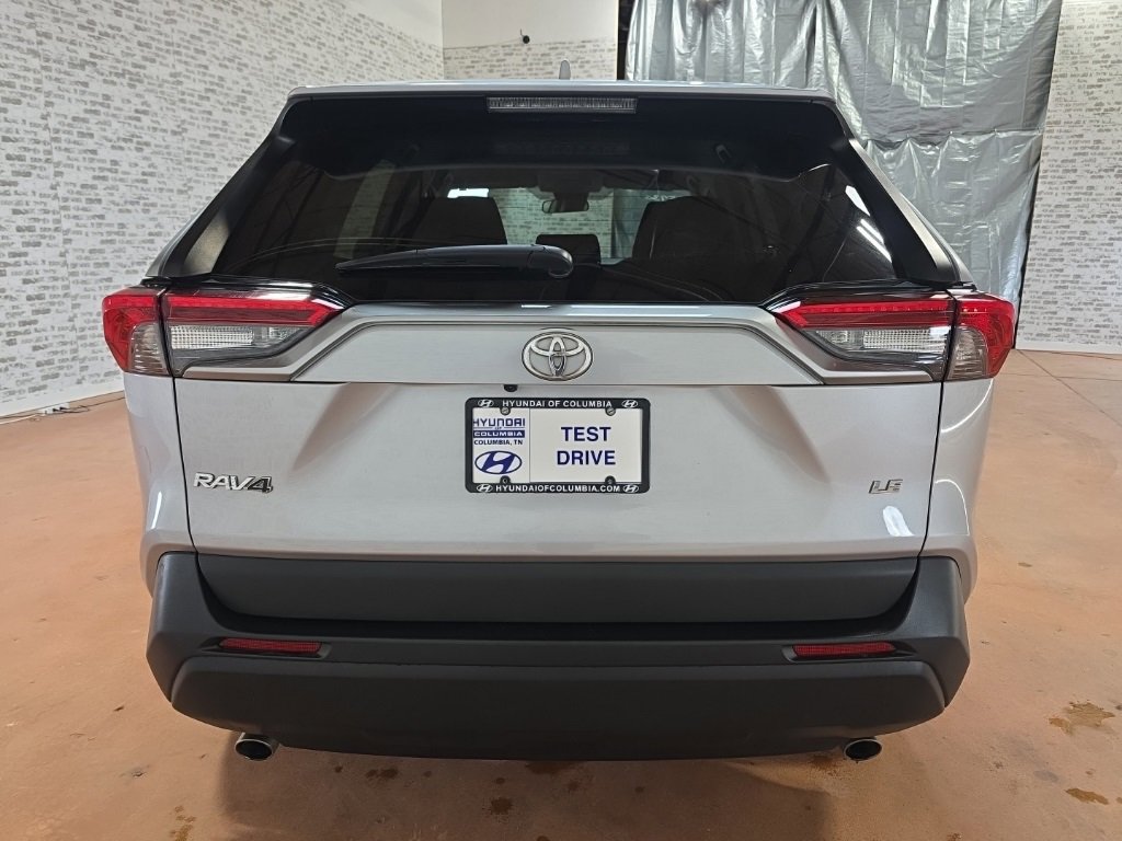Used 2021 Toyota RAV4 LE image 5