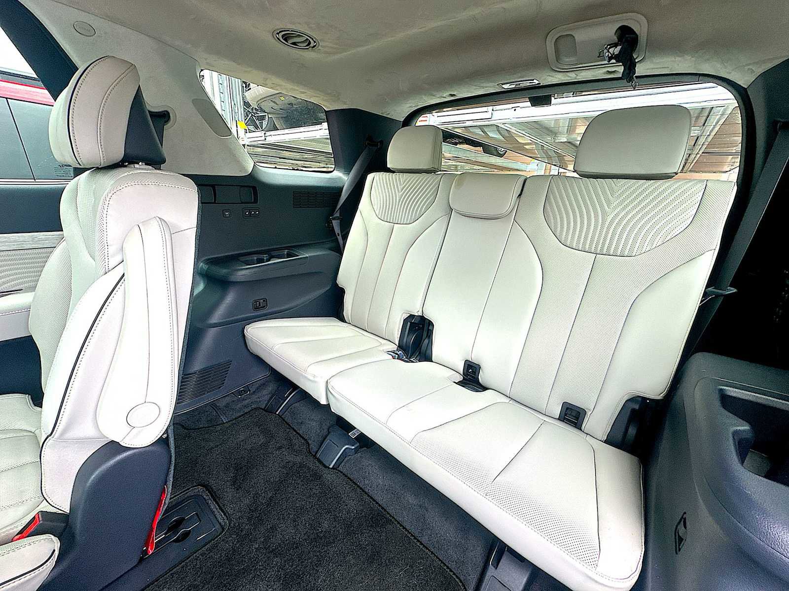 Used 2025 Hyundai Palisade Calligraphy image 16
