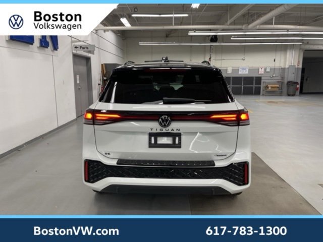 New 2026 Volkswagen Tiguan SE R-Line image 3