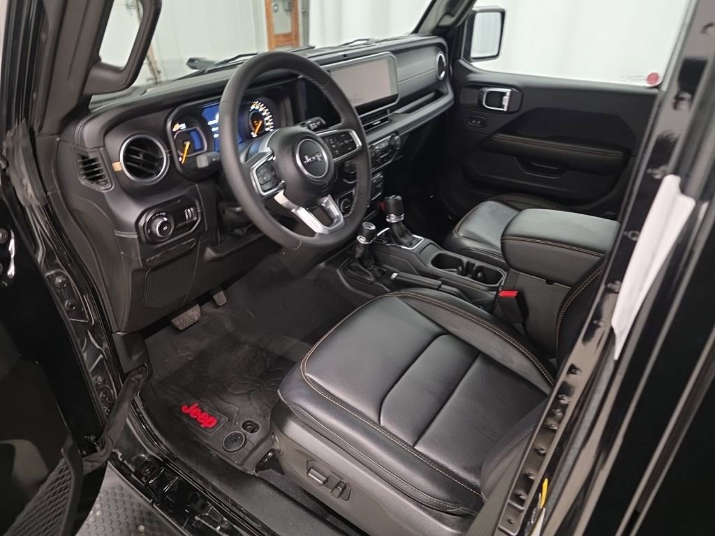 Used 2025 Jeep Wrangler Sahara w/ Technology Group image 13