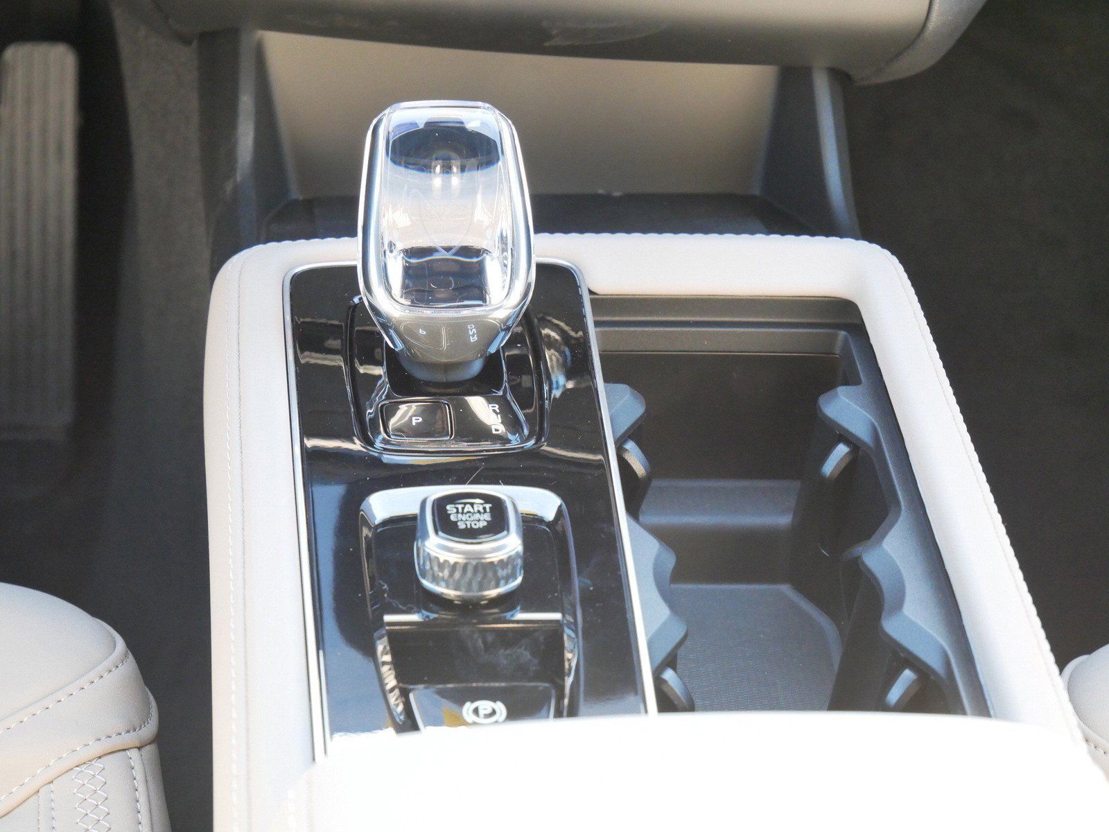 New 2026 Volvo XC90 T8 Plus w/ Protection Package Premier image 8