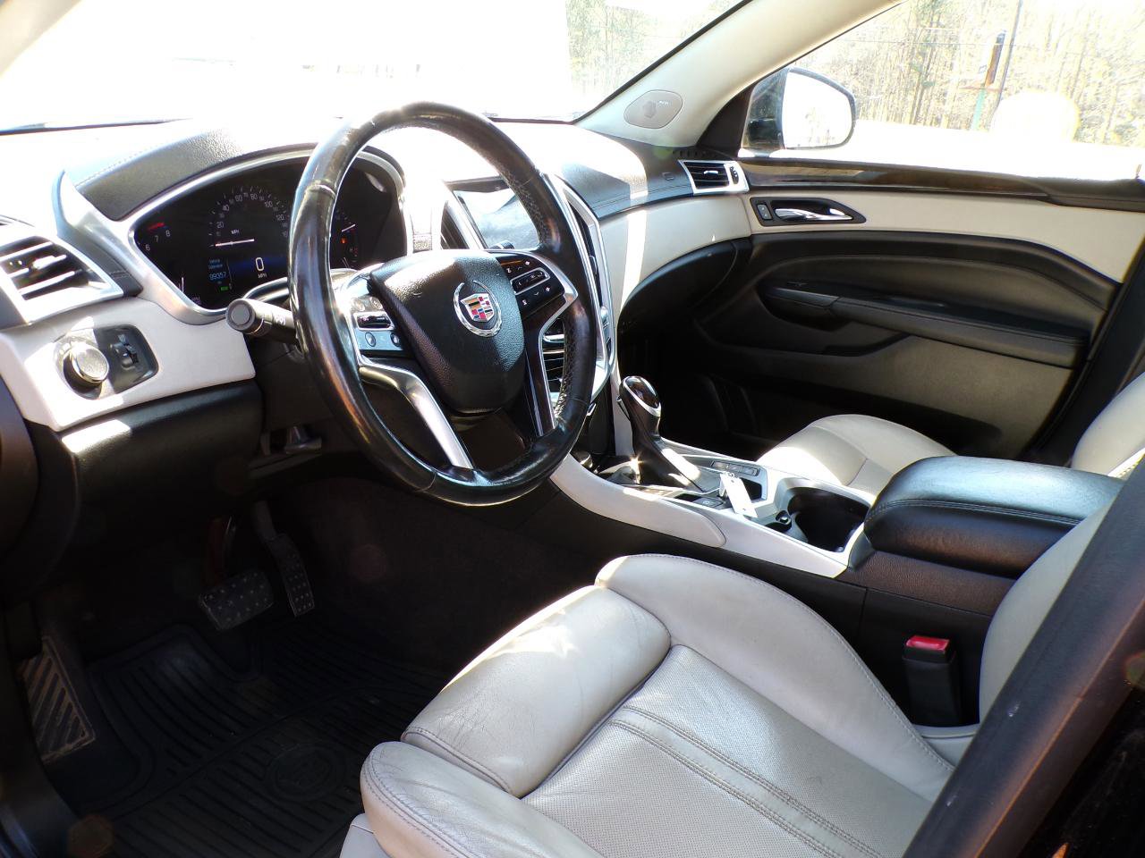 Used 2014 Cadillac SRX Luxury w/ Driver Awareness Package image 29