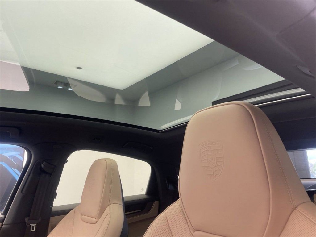 Certified 2025 Porsche Cayenne image 15