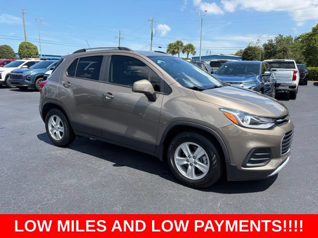 Used 2021 Chevrolet Trax LT w/ LT Convenience Package FWD image 1