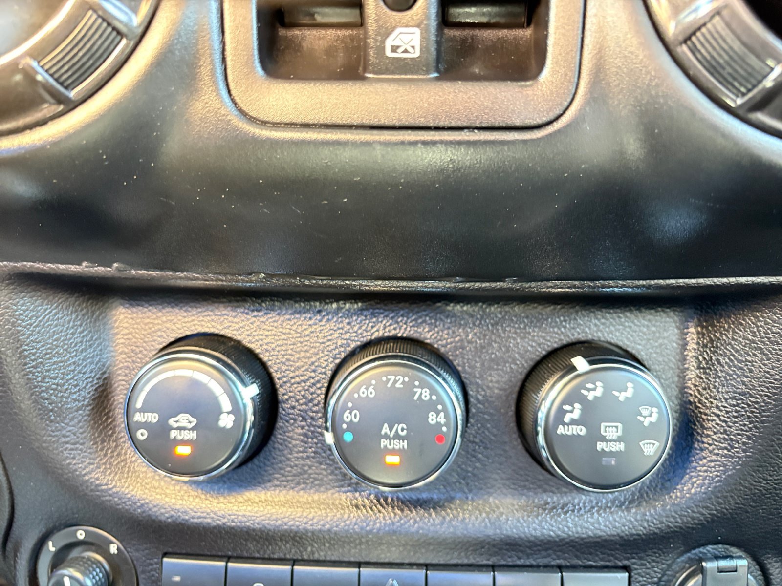 Used 2017 Jeep Wrangler Unlimited Rubicon AWD/4WD image 17