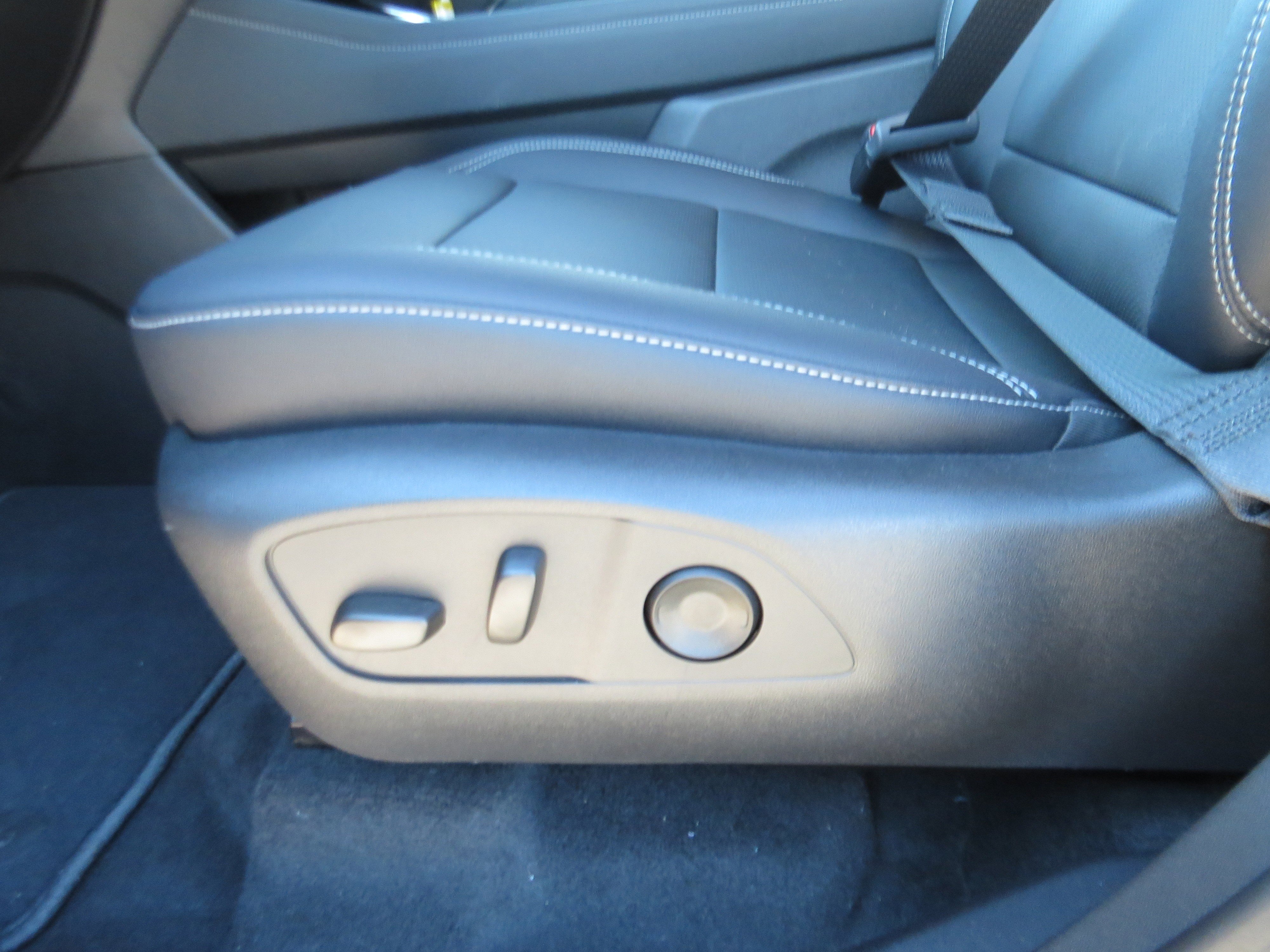 New 2026 Chevrolet Traverse LT w/ Midnight/Sport Edition FWD image 13