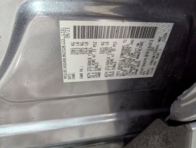 Used 2023 Nissan Rogue SV image 32