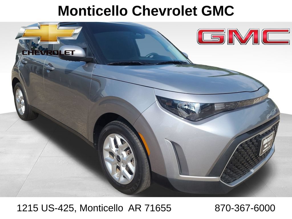 Used 2025 Kia Soul LX w/ LX Technology Package FWD image 1
