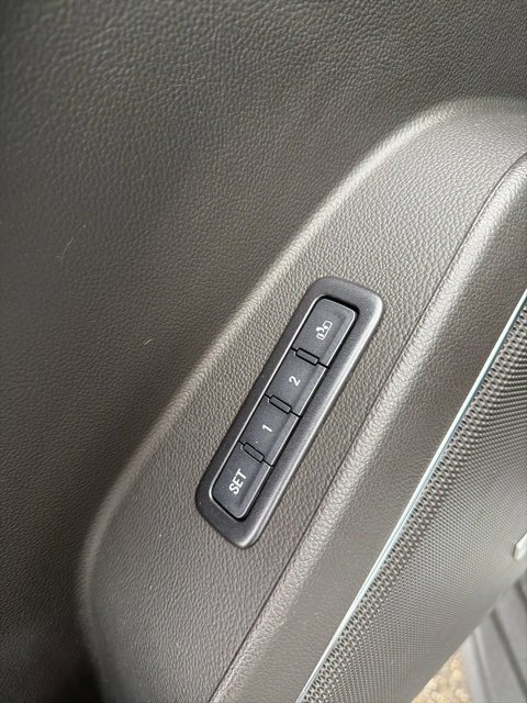 Used 2018 Chevrolet Suburban LT w/ Luxury Package image 23