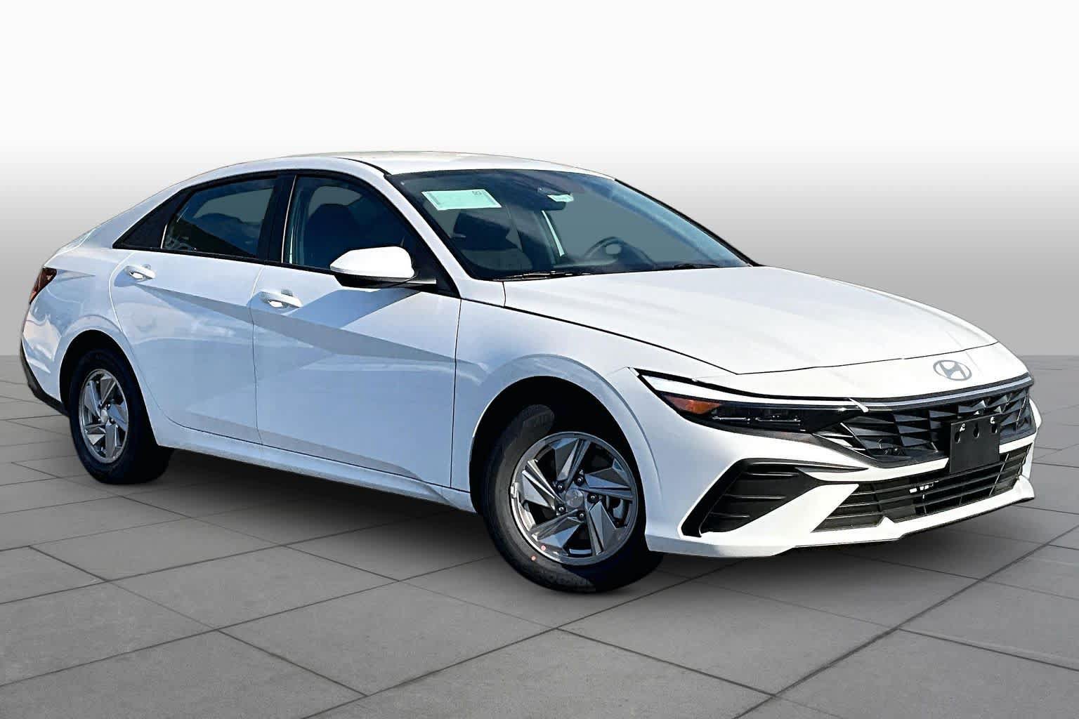 New 2026 Hyundai Elantra SE FWD image 2