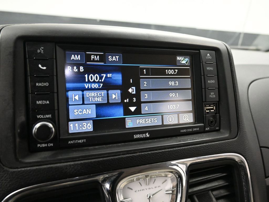 Used 2013 Chrysler Town & Country Touring image 36