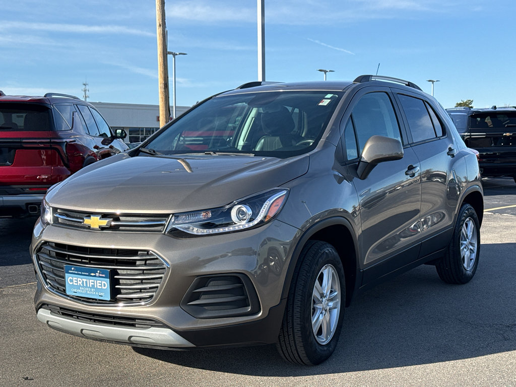 Certified 2022 Chevrolet Trax LT w/ LT Convenience Package image 2