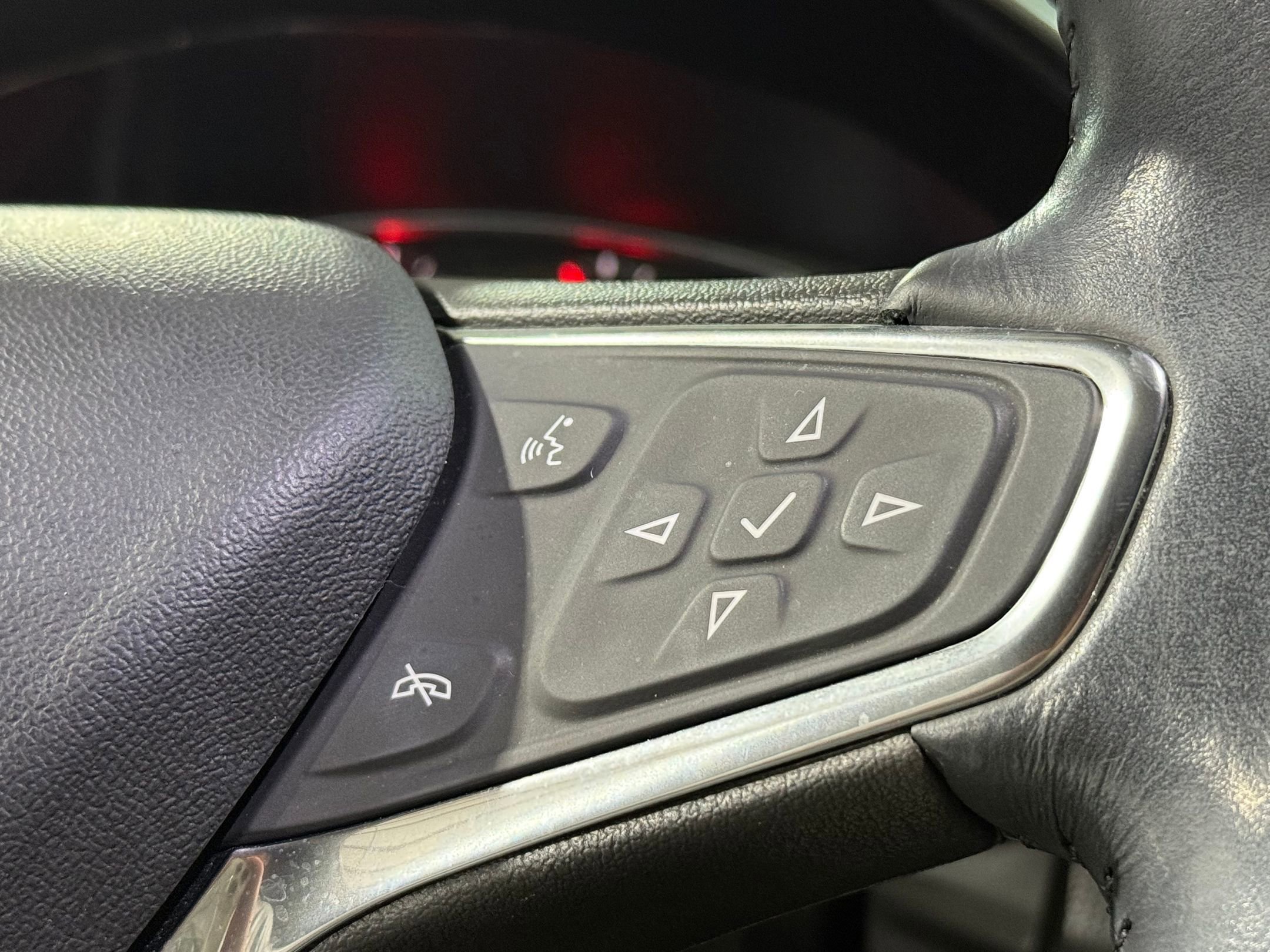 Used 2020 Chevrolet Equinox Premier image 25