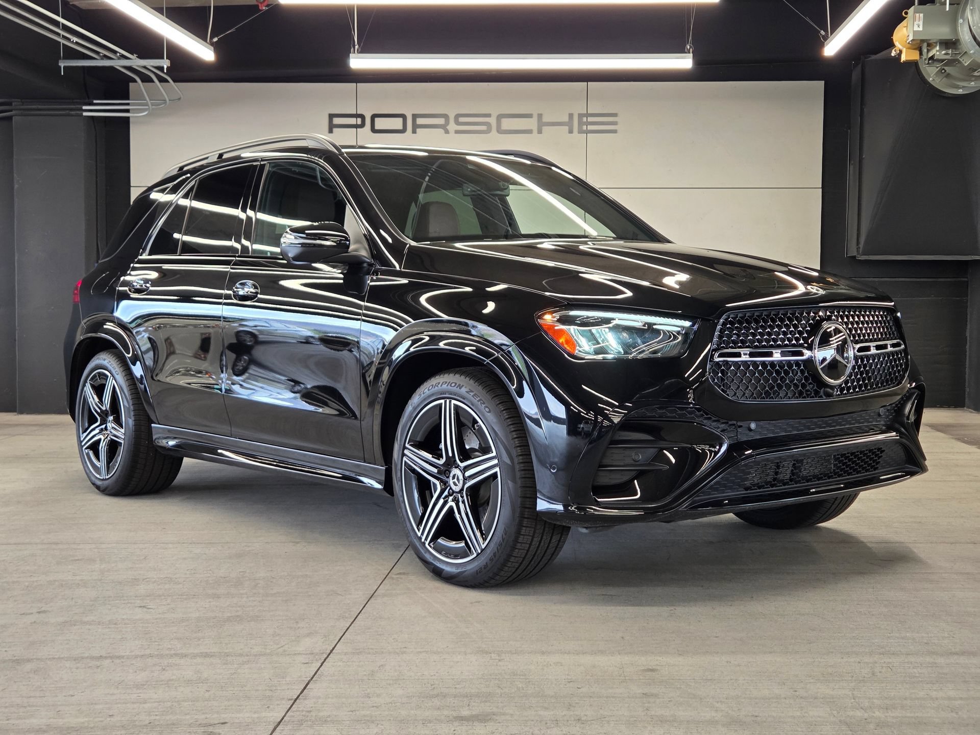 Used 2026 Mercedes-Benz GLE 450 4MATIC w/ Driver Assistance Package image 32