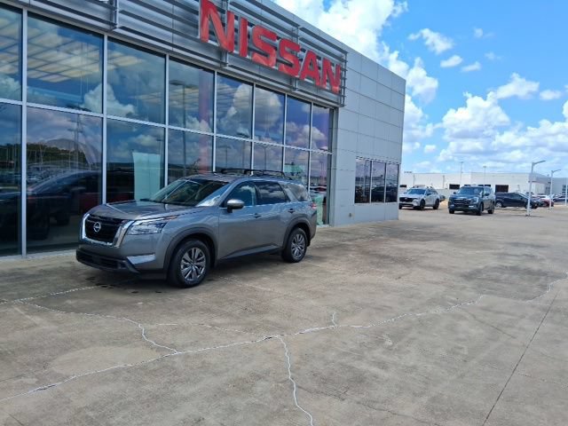 Certified 2025 Nissan Pathfinder SV w/ SV Premium Package FWD image 2