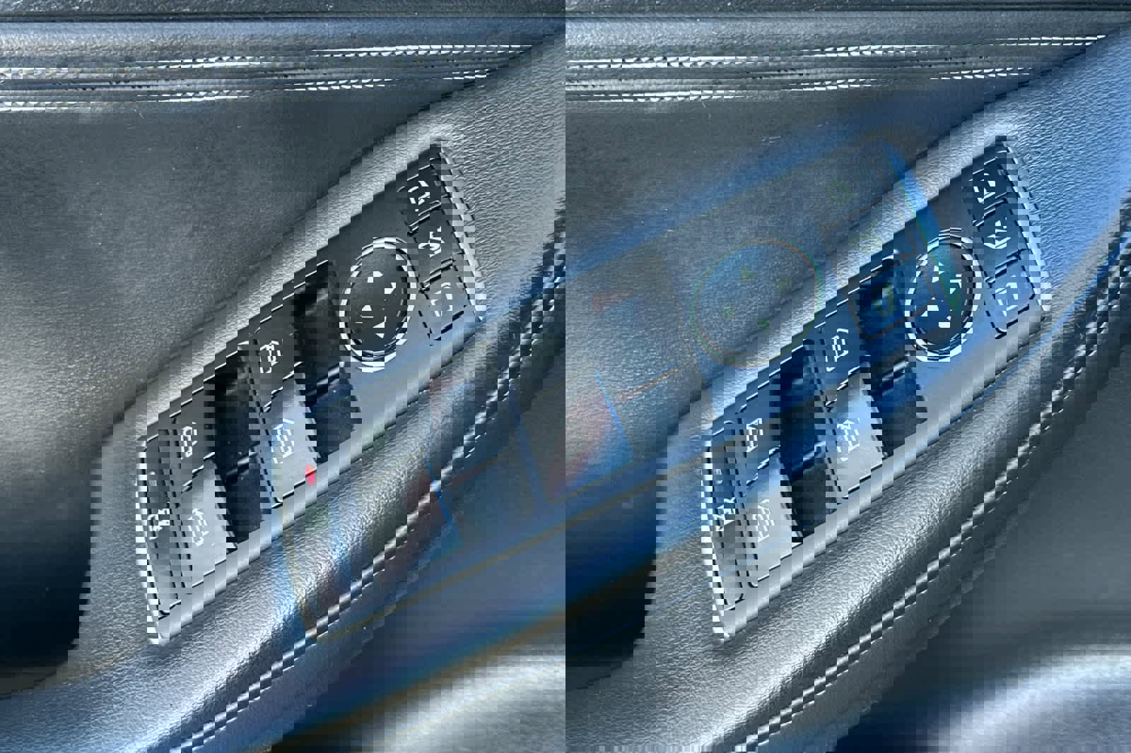 Used 2018 INFINITI QX30 Luxury image 13