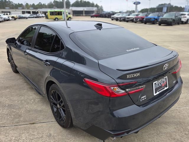 Used 2025 Toyota Camry SE image 3