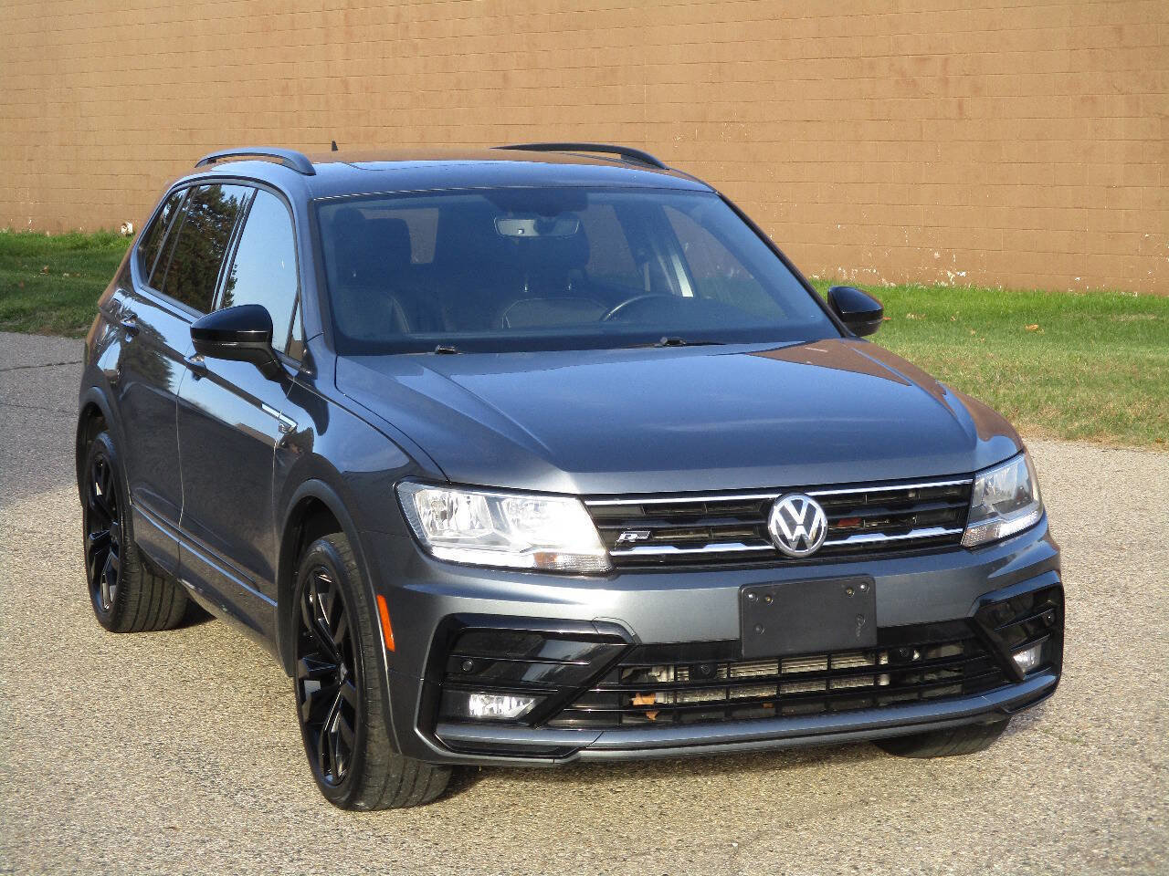 Used 2021 Volkswagen Tiguan SE R-Line image 9