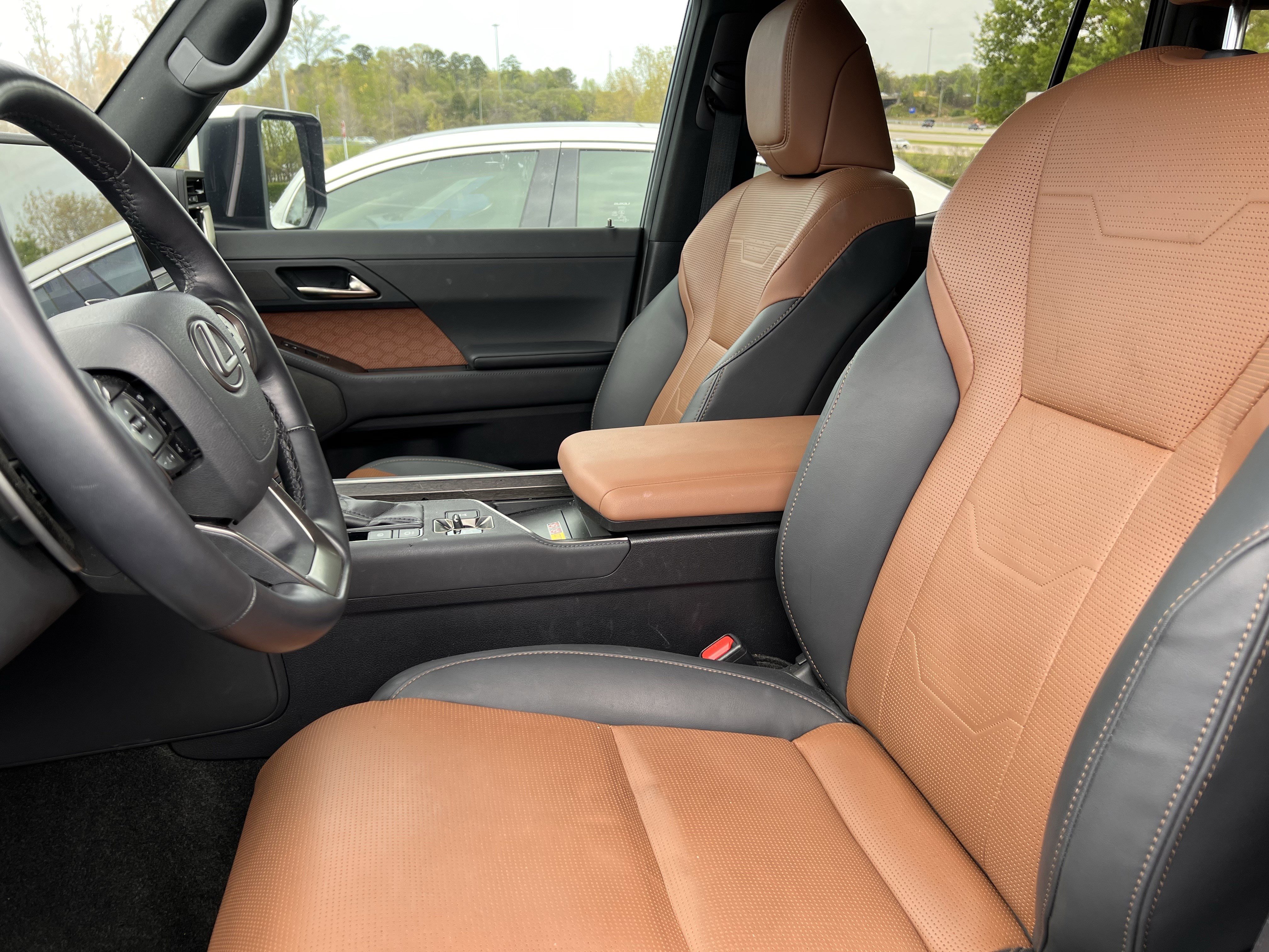 Used 2024 Lexus GX 550 w/ Cold Area Package image 16