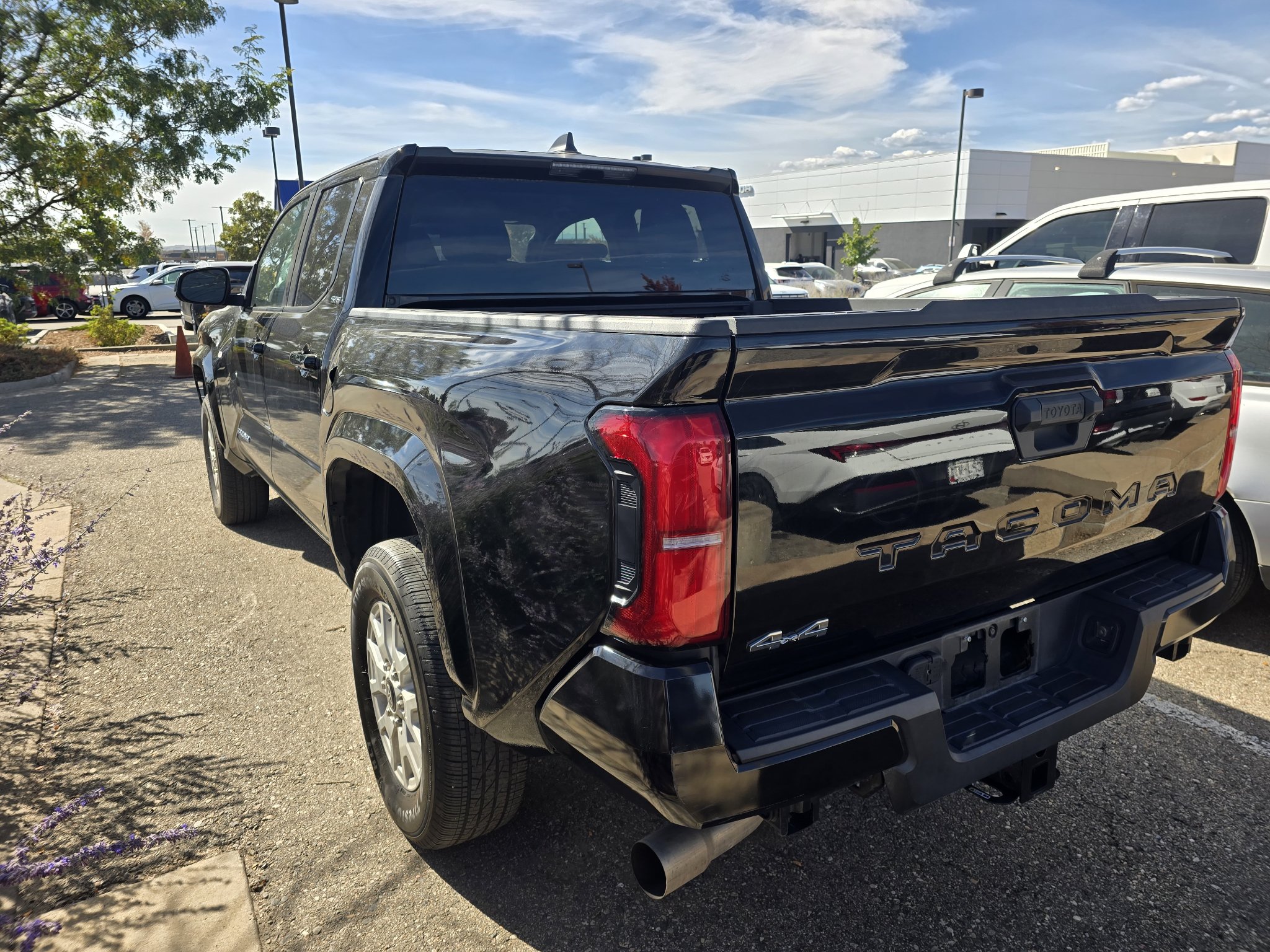 Used 2024 Toyota Tacoma SR5 AWD/4WD image 16