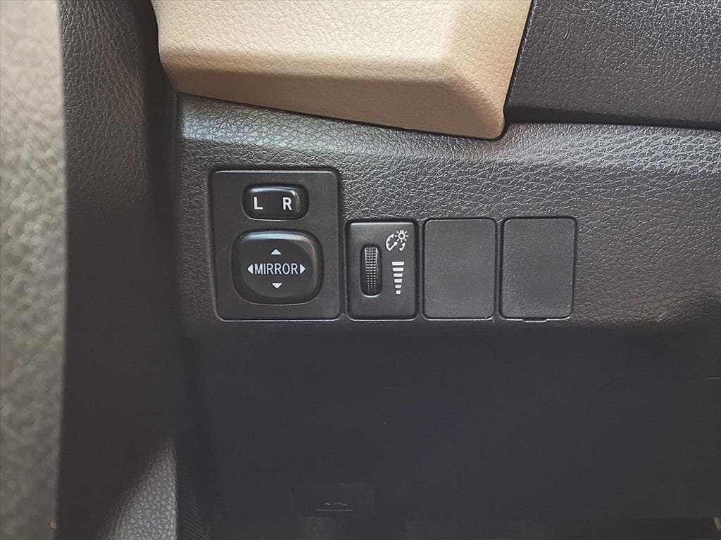 Used 2016 Toyota Corolla LE image 22