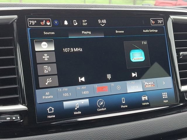 Used 2024 Chrysler Pacifica Touring-L FWD image 17