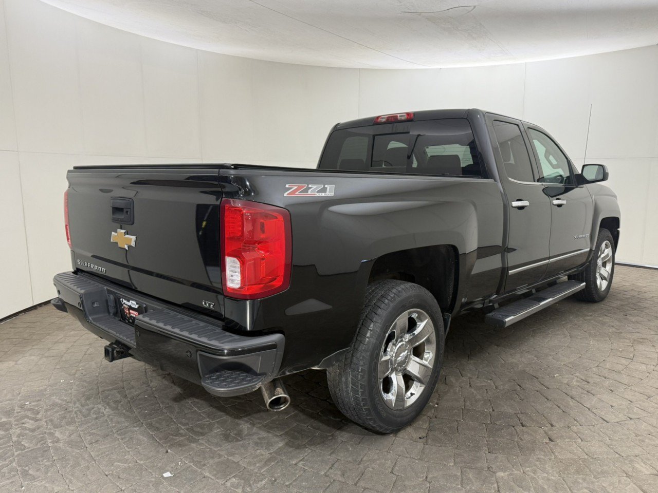 Used 2016 Chevrolet Silverado 1500 LTZ Z71 w/ LTZ Plus Package AWD/4WD image 9