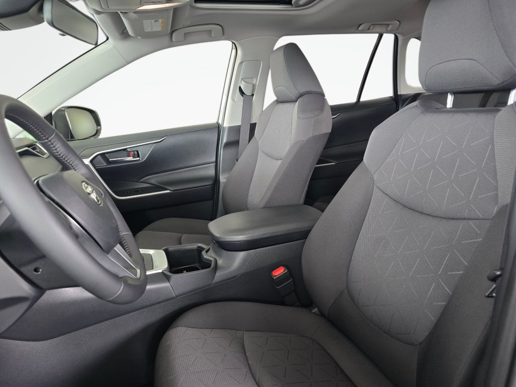 Used 2025 Toyota RAV4 XLE w/ Convenience Package AWD/4WD image 19