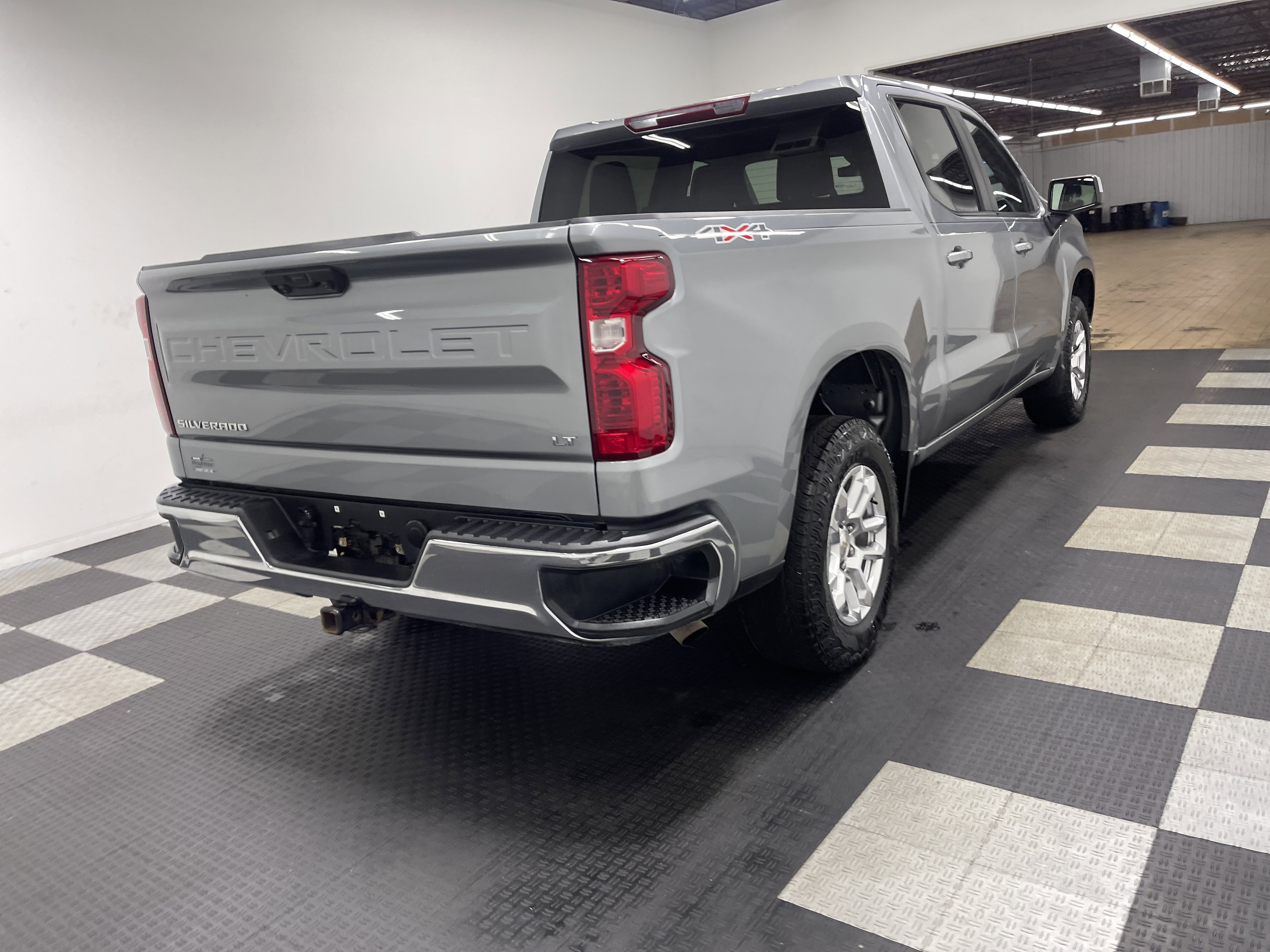 Used 2023 Chevrolet Silverado 1500 LT AWD/4WD image 5