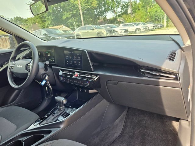 Used 2025 Kia Niro LX FWD image 30