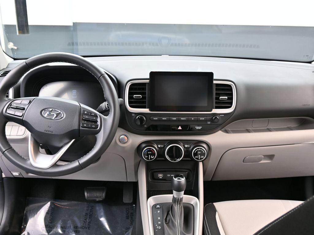 Certified 2025 Hyundai Venue SEL image 10
