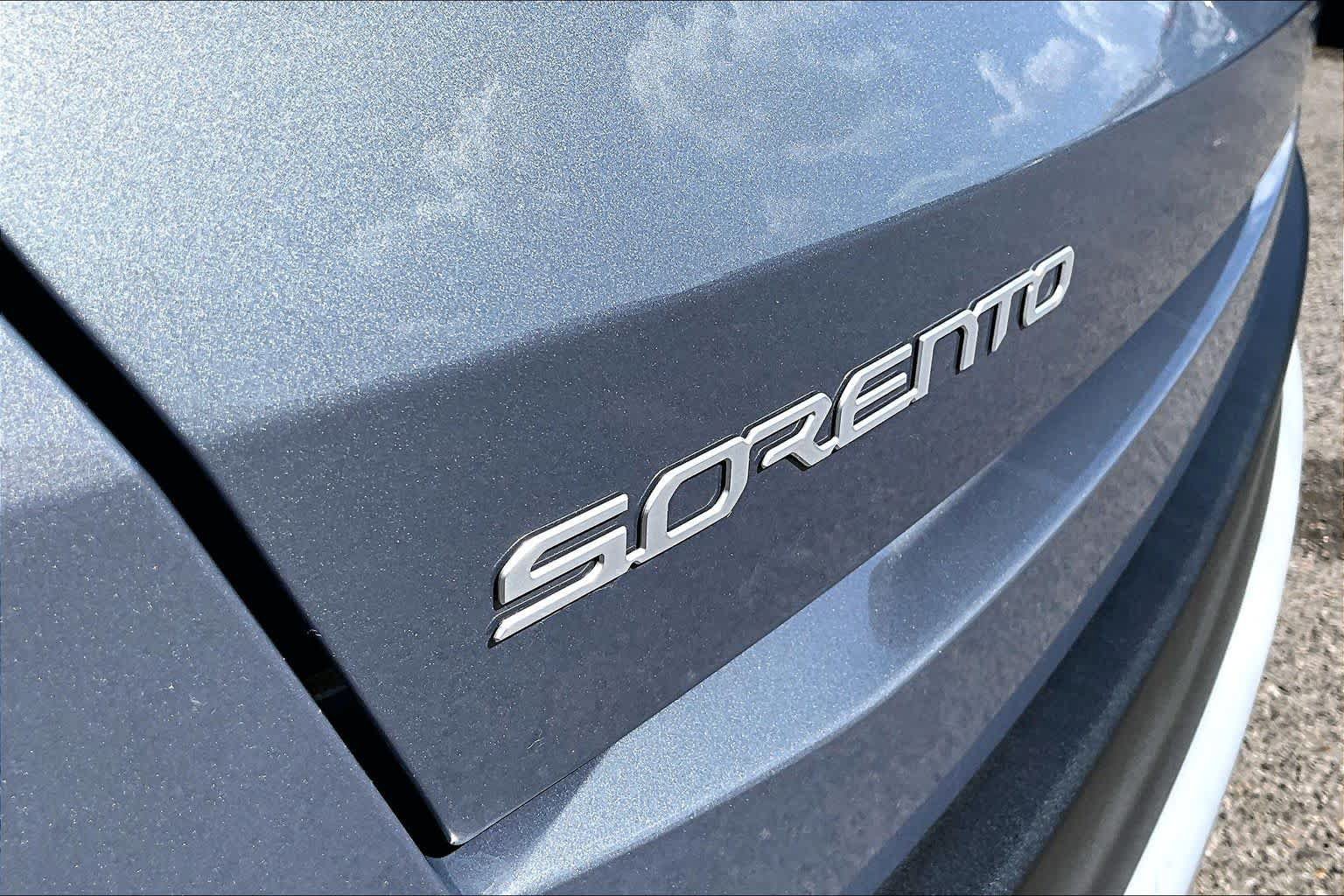 Used 2025 Kia Sorento LX FWD image 12