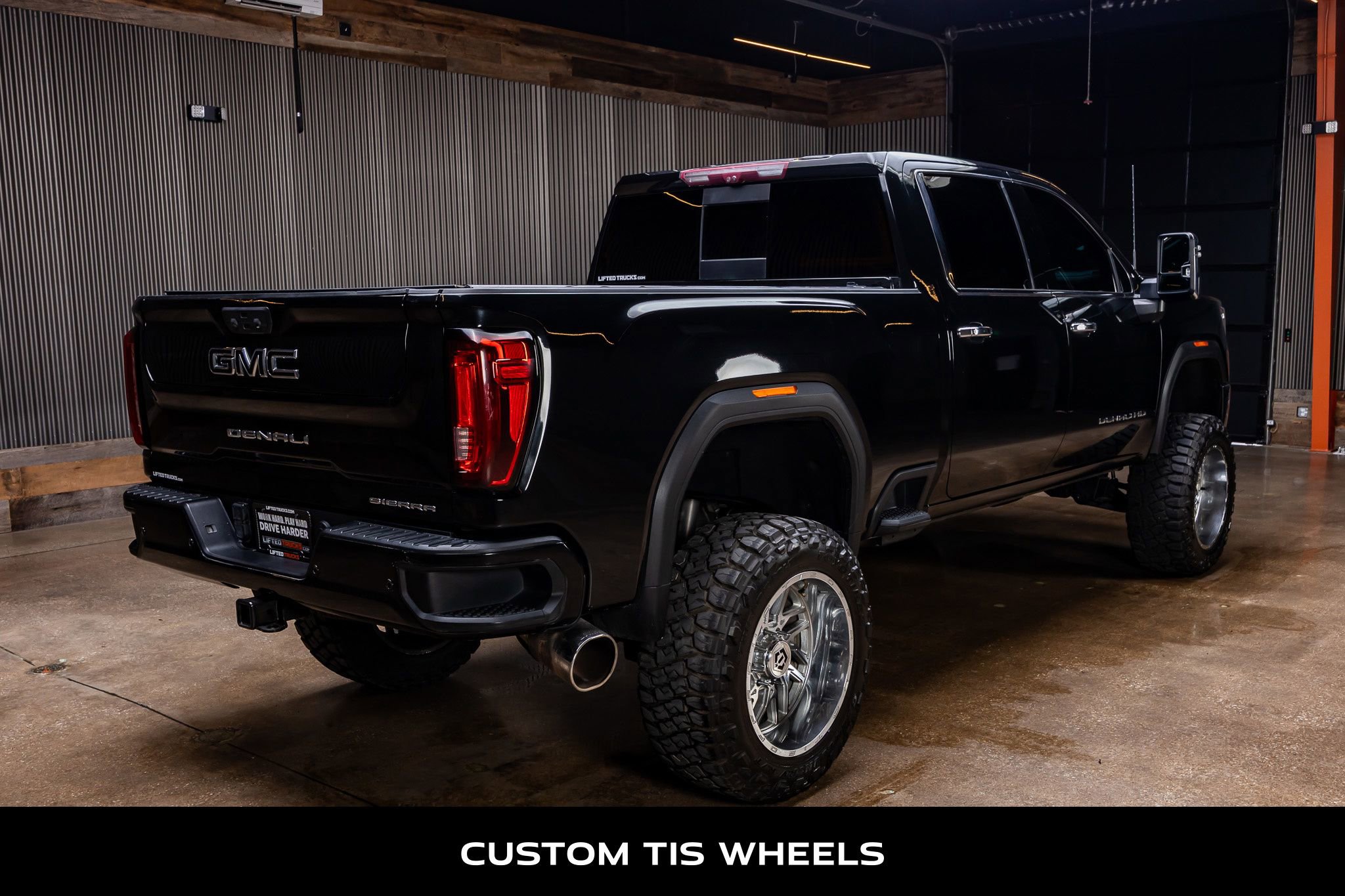 Used 2023 GMC Sierra 2500 Denali w/ Denali Black Diamond Edition AWD/4WD image 9