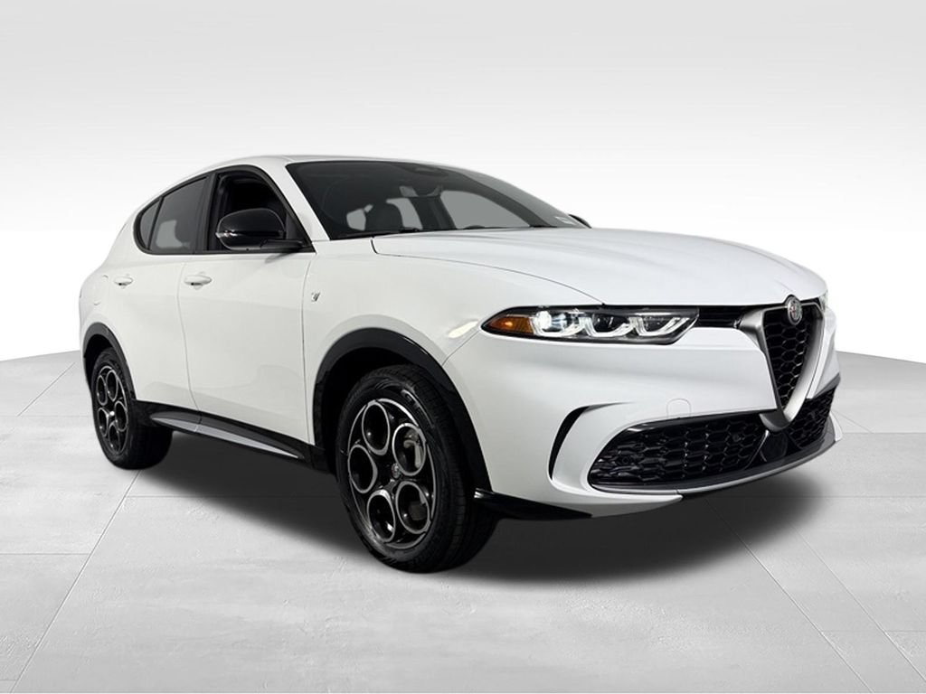 Used 2024 Alfa Romeo Tonale Ti w/ Premium Interior Package AWD/4WD image 5