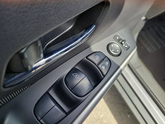 Used 2018 Nissan Kicks SV FWD image 14
