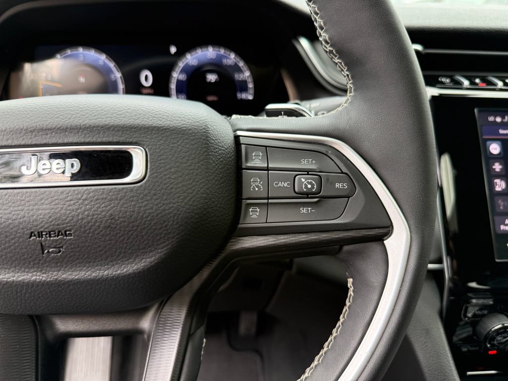 Used 2025 Jeep Grand Cherokee Altitude AWD/4WD image 24