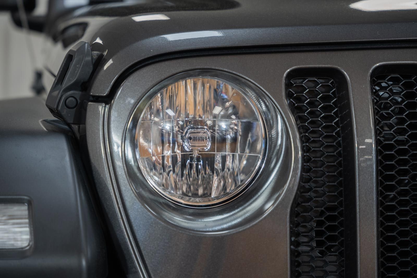 Used 2018 Jeep Wrangler Unlimited Sport S AWD/4WD image 13