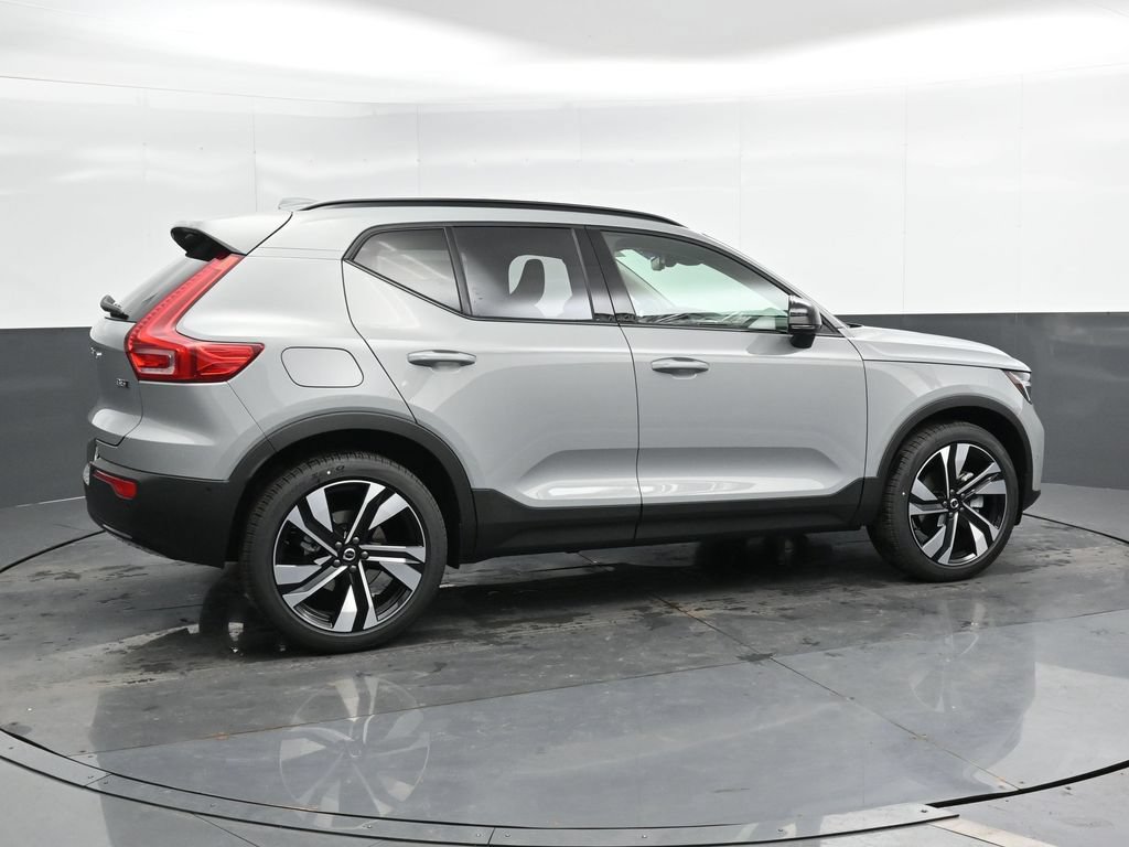 Used 2025 Volvo XC40 B5 Ultra w/ Climate Package AWD/4WD image 4