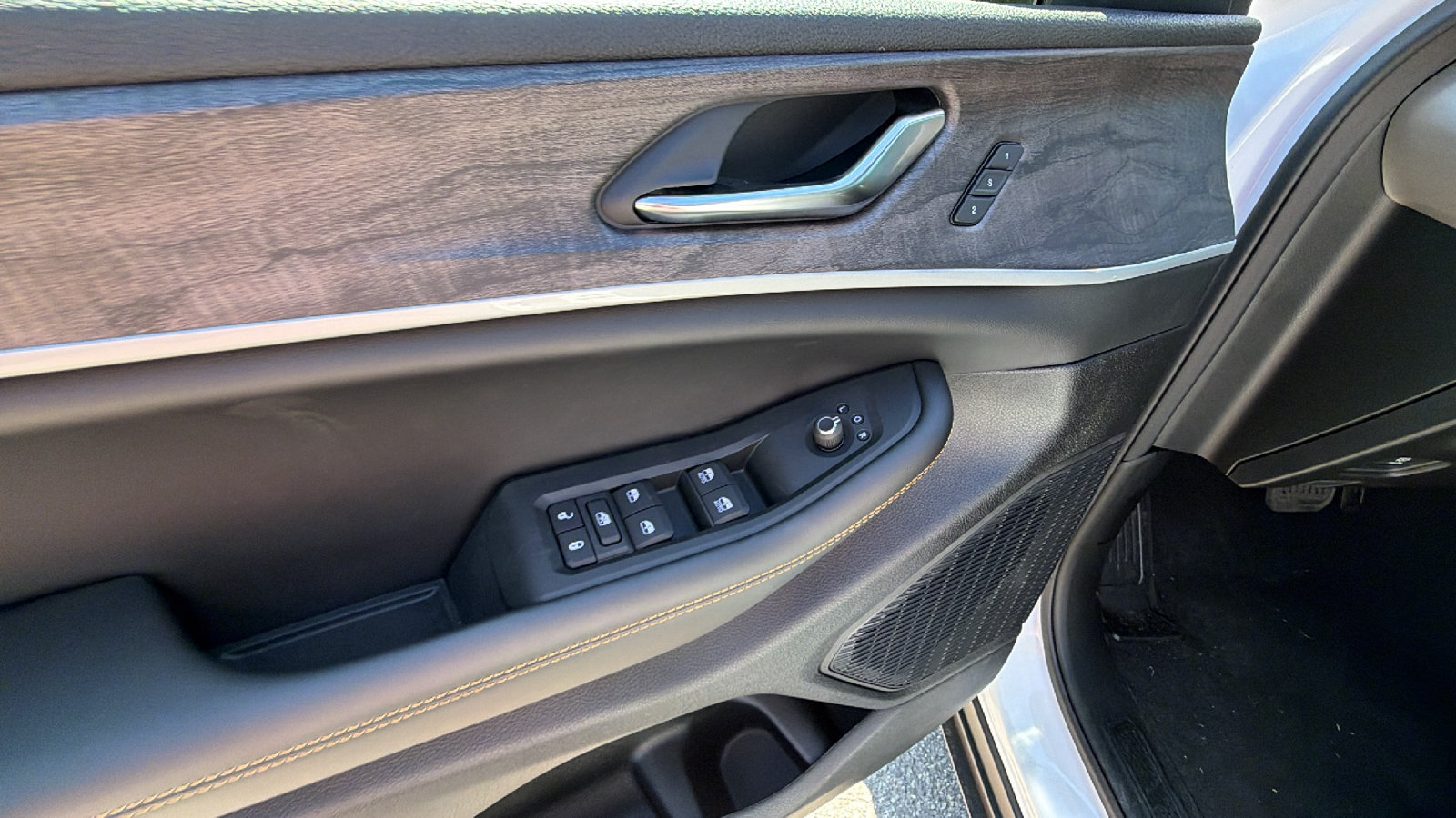 New 2026 Jeep Grand Cherokee Limited AWD/4WD image 15