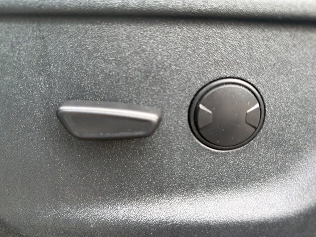 Used 2025 Ford F150 XLT w/ Equipment Group 301A Standard image 16