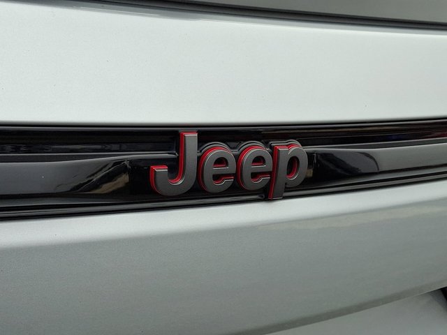 Used 2022 Jeep Grand Cherokee Trailhawk AWD/4WD image 38