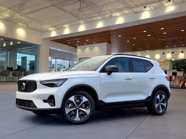 New 2026 Volvo XC40 B5 Plus w/ Protection Package Premier AWD/4WD image 21