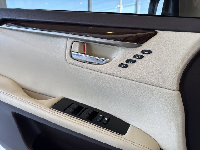Used 2016 Lexus ES 350 w/ Luxury Package w/Wood Trim FWD image 22