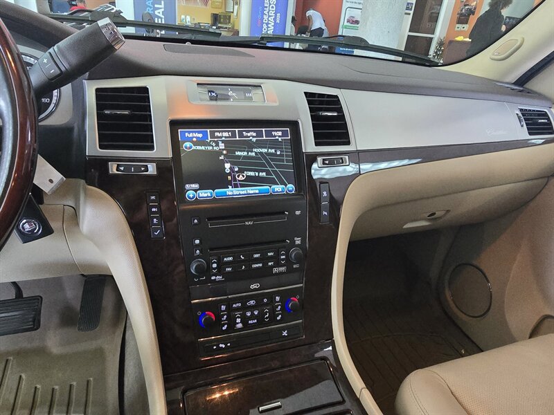 Used 2010 Cadillac Escalade ESV Premium AWD/4WD image 30