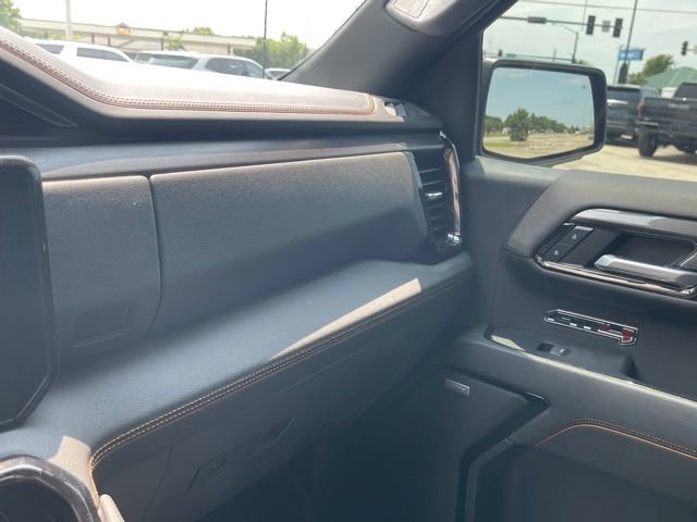 Used 2022 GMC Sierra 1500 AT4 w/ Technology Package AWD/4WD image 11